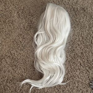 Cosplay Storm Elegant White Wavy Wig